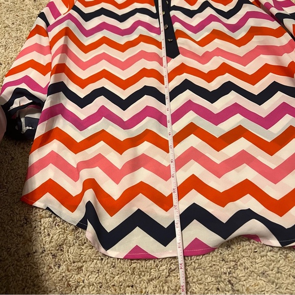 Chevron pattern sheer shirt with button detail - Picture 7 of 8